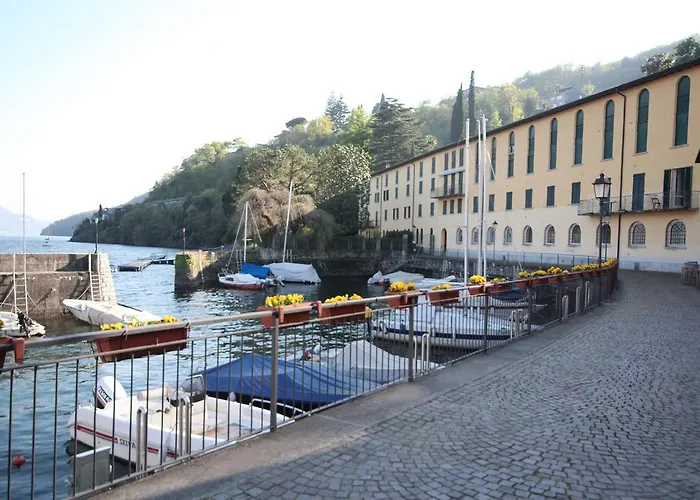 White House * Cremia