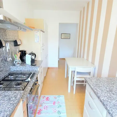 White House * Cremia